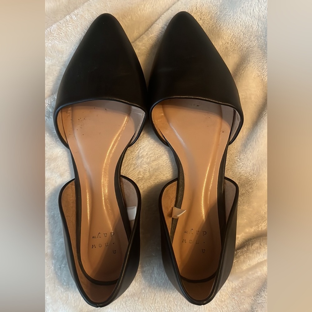 A New Day size 6.5 pointy black flat